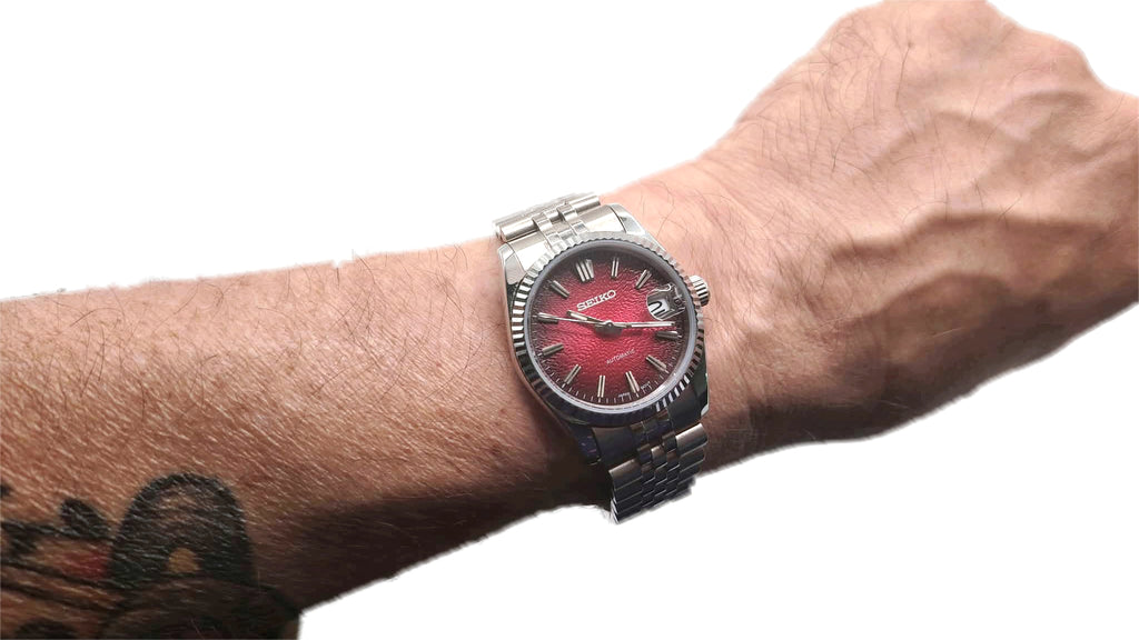 Seiko Mod Ruby Red vista frontal