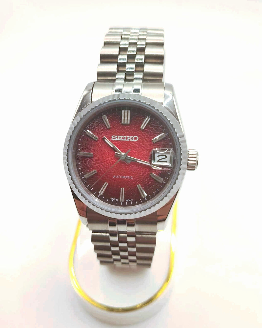 Seiko Mod Ruby Red en muñeca